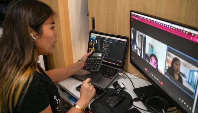 Philippines urged to diversify economic base as AI threatens BPOs