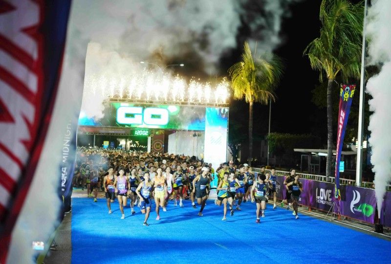 Here’s everything that happened at HOKA Midnight Run Asia presented by GOMO