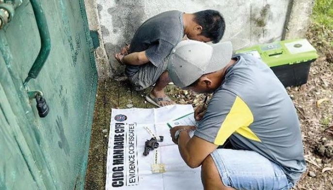 Lalaki nga namaligya og armas sikop sa CIDG