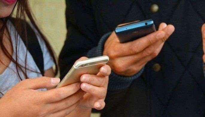 Pinoys use beliefs, virality to assess online info &ndash; poll