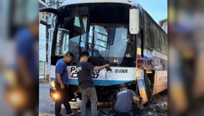 LTFRB suspends bus for ramming EDSA barriers
