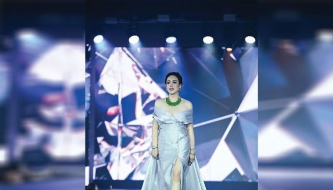 Claudine, sinagot ang laplapan nila ni Pepe; Showbiz Icons, kuminang sa Jewelry Fashion Show
