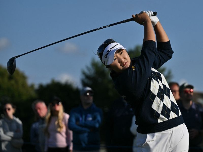 Ryu roars back, grabs lead with 69; Saso barely makes cut
