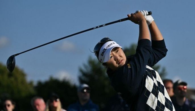 Ryu roars back, grabs lead with 69; Saso barely makes cut