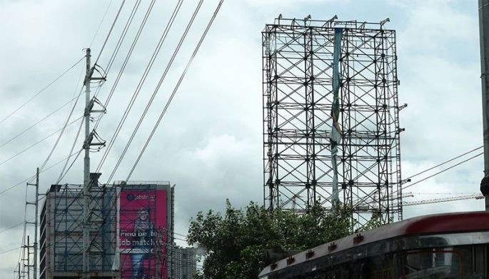Billboards, signages obligadong tanggalin - Quezon City LGU