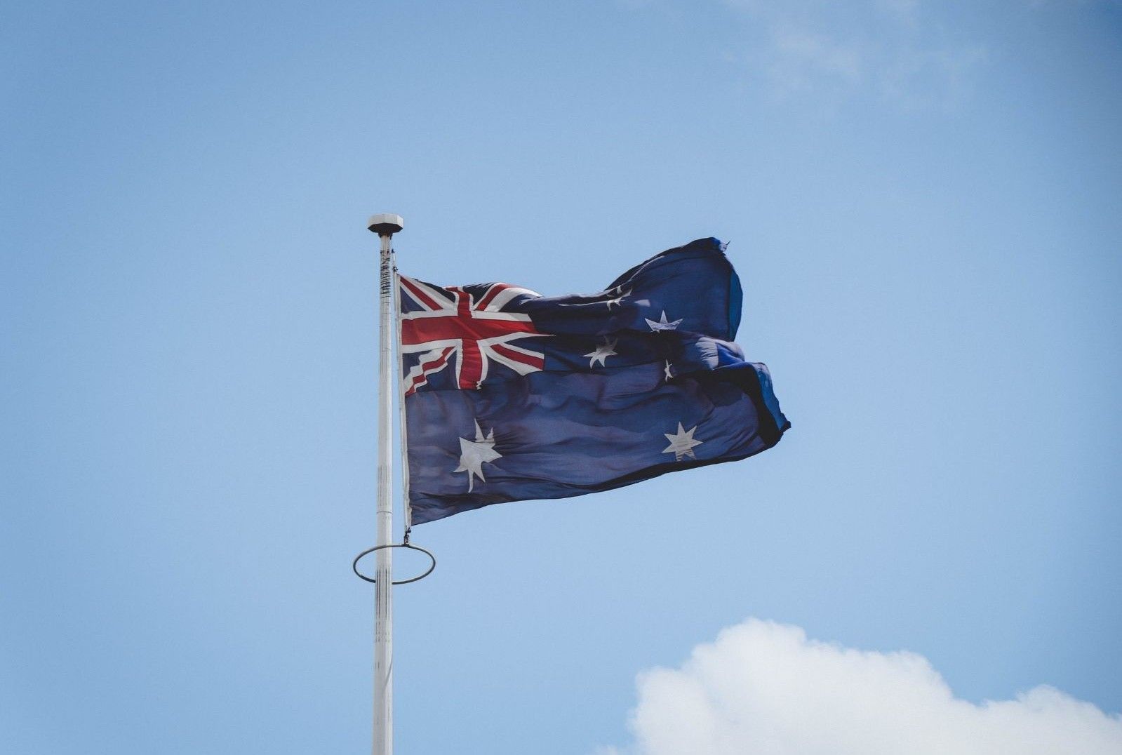 Australia politician admits texting 'my job is boring' during meeting
