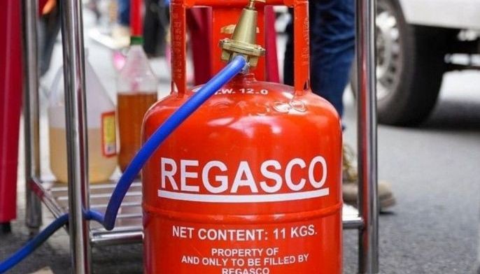 Gas company proceeds with wage hike despite court freeze