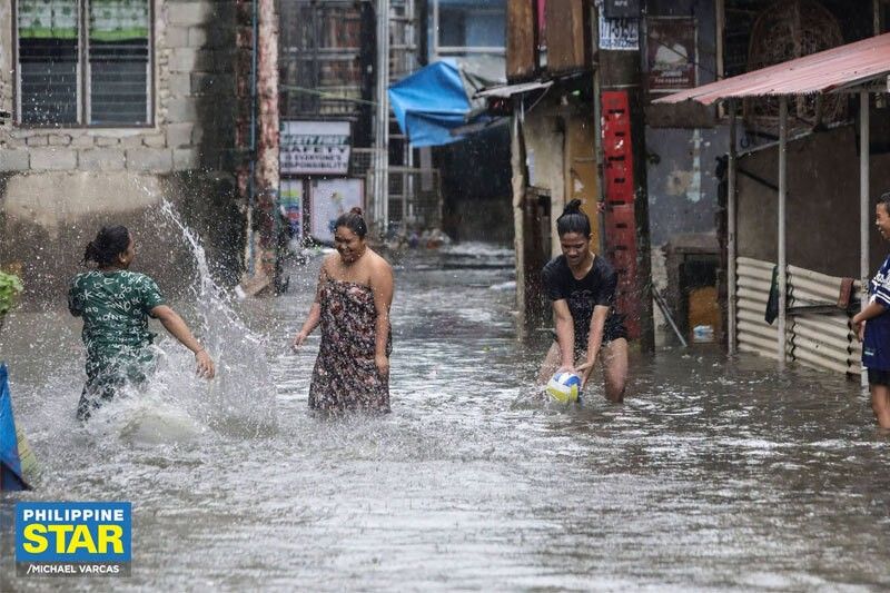 QCitizens pinag-iingat sa walang tigil na ulan