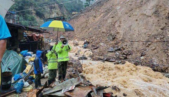 6 reported dead as 'Luis,' 'Maymay,' habagat lash Luzon