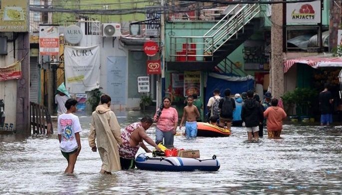Luzon, pinadapa ng habagat