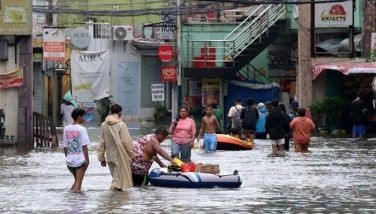Luzon, pinadapa ng habagat