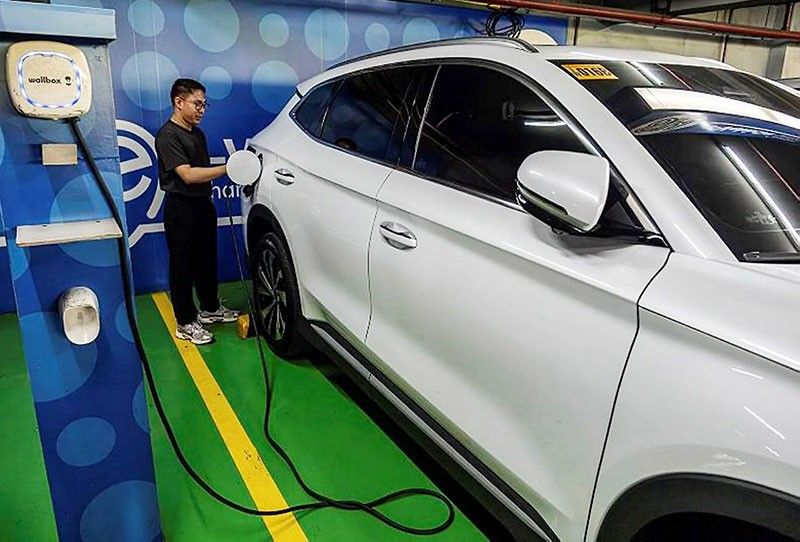 DOE to require EV charging stations in parking lots