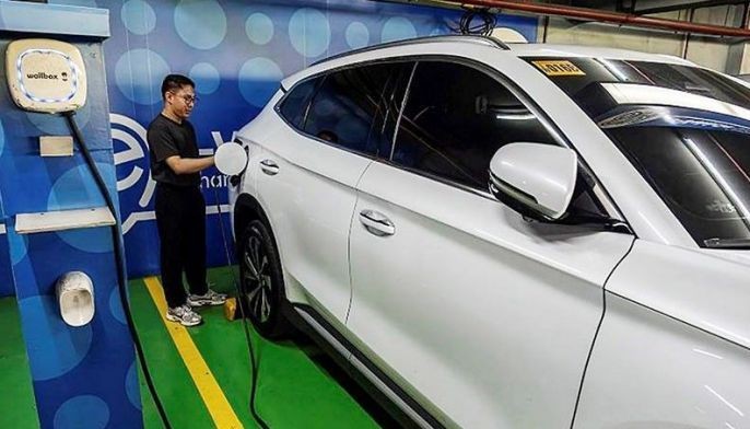 DOE to require EV charging stations in parking lots