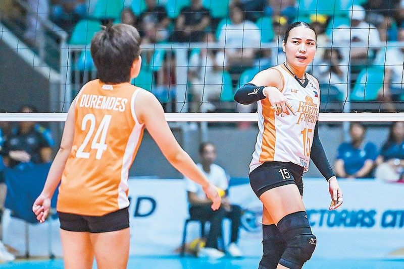 Foxies vets step up, edge Solar Spikers