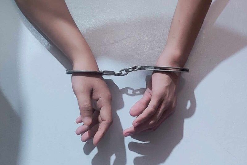 Couple arrested for selling drugs