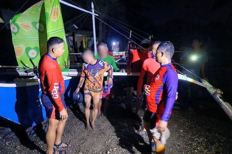 2 mangingisda nasagip ng PCG sa Batangas