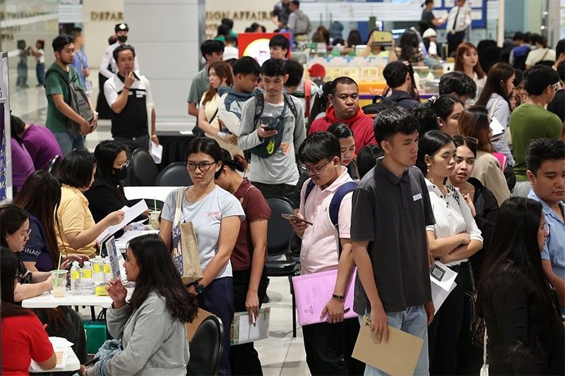 4,282 ka bakanteng trabaho gitanyag sa mega job fair
