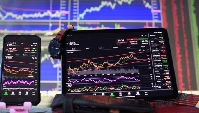 Stocks tumble as US targets Iran with new sanctions