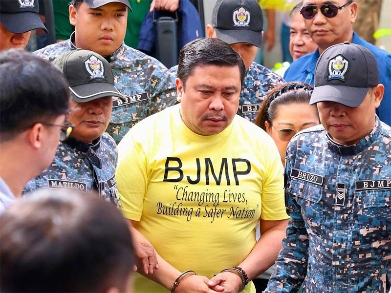 Jinggoy dinala sa ospital, lumagutok tuhod