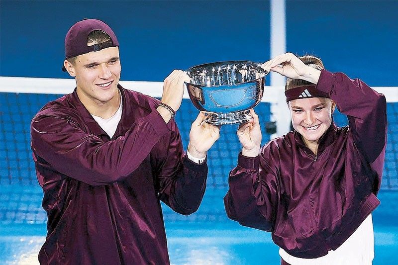 Muchova, Mensik rule mixed doubles