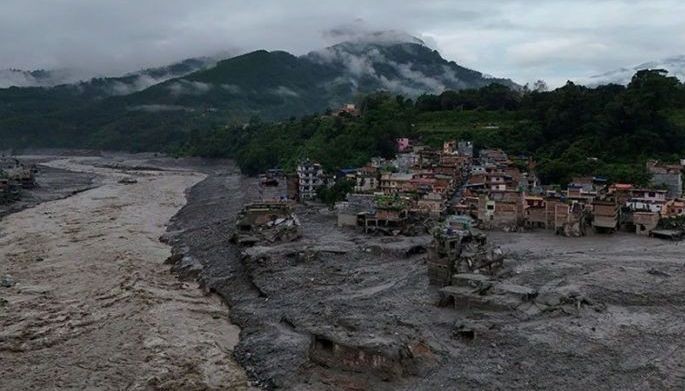 Flash flood sa China at Nepal, parang eksena sa pelikula