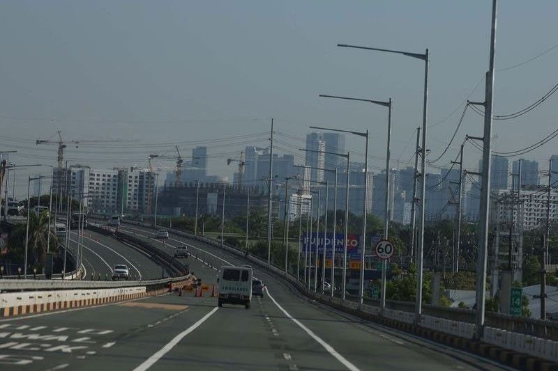 2 sports car nagkarera sa skyway
