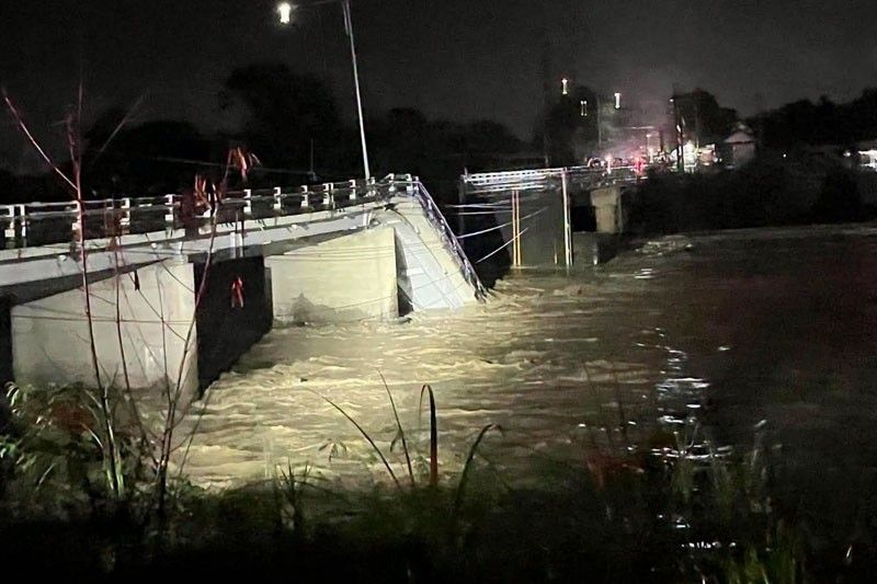 Second Tarlac bridge collapses; 4 missing