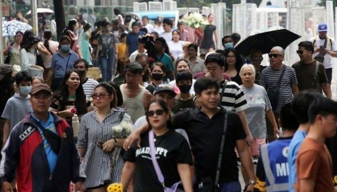 Moderate pickup in consumer spending seen