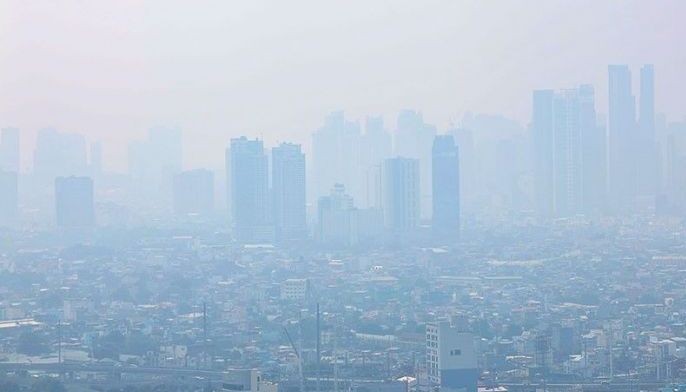 A thick haze shrouds Metro Manila due to smoke from ongoing forest fires in Kalimantan, Indonesia, in this photo taken from a building in Manila on September 1, 2026.