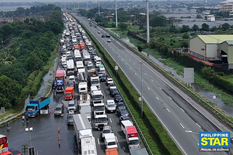 Trapik sa NLEX gapang pa rin