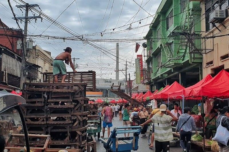 Carbon vendors urge mayor: ‘Act on JVA with Megawide’