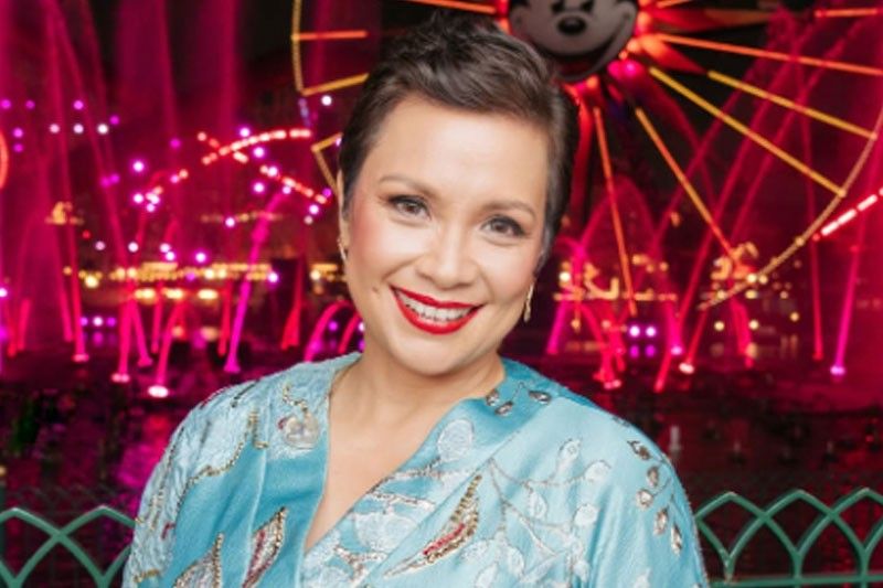 Lea, pinasilip ang star sa Walk of Fame