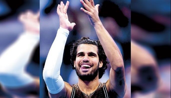 Alcaraz rallies to beat Faria, Sabalenka storms through