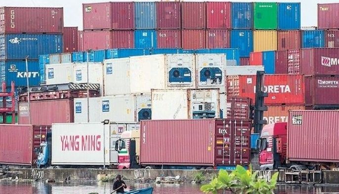 46 container van, nahulog sa dagat sa Batangas