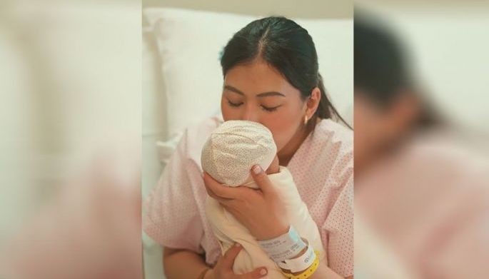 Alex, hindi maiwan ang anak!