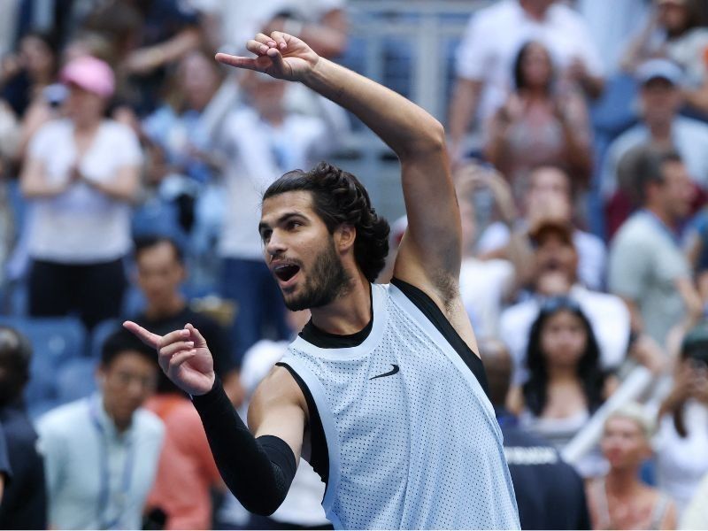Alcaraz, Sabalenka roll to quarter