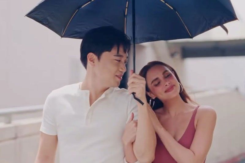 Max Collins gets cheeky with Ryan Bang on ‘It’s Showtime’