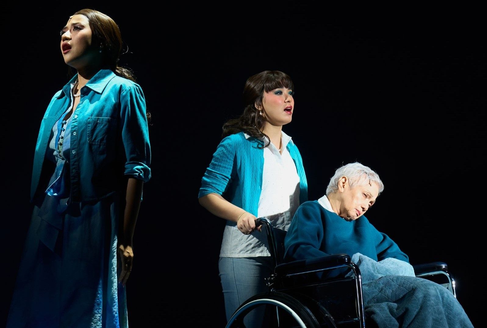 Memory, love, and Morissette shine in 'The Notebook' international premiere