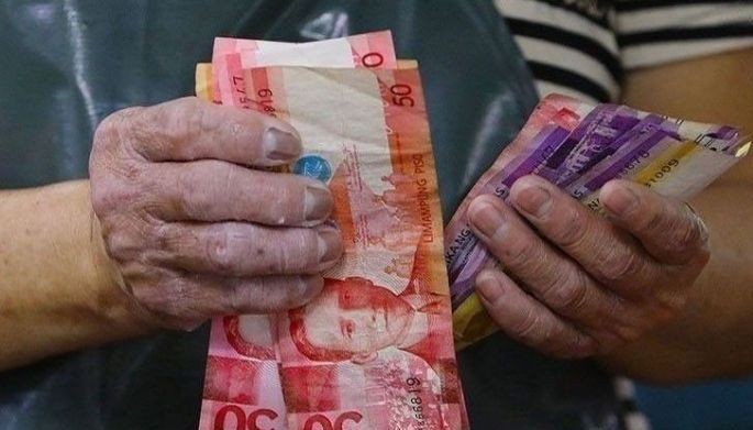 Labor groups cry &lsquo;deception&rsquo; over P60 wage order