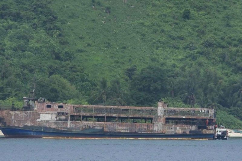 Mga sunog na bangkay narekober sa barko!