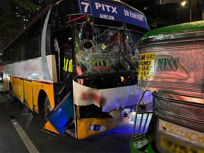 8 hurt in 7-vehicle collision in Manila