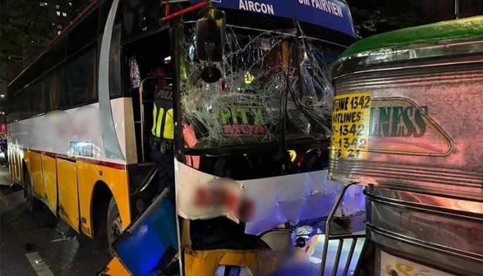 8 hurt in 7-vehicle collision in Manila
