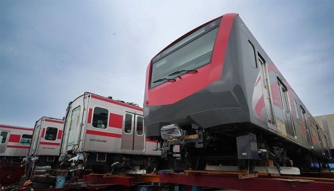 New NSCR trainset arrives in Philippines