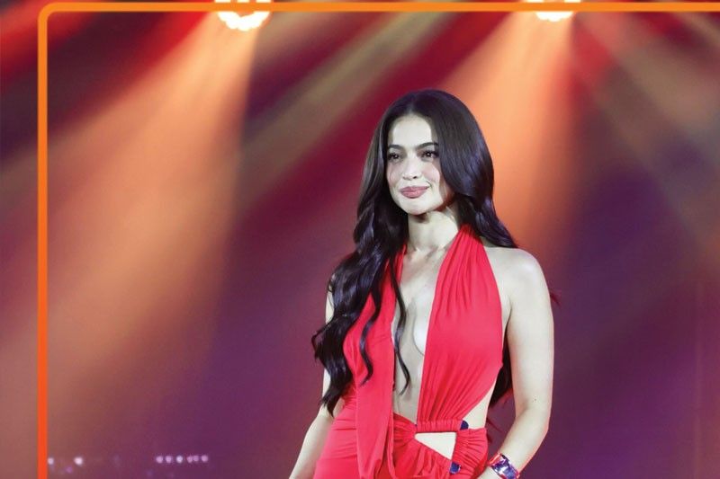 Bukol sa leeg ni Anne, lumutang sa red gown