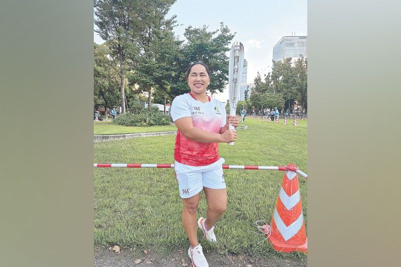 Hidilyn carries the flame
