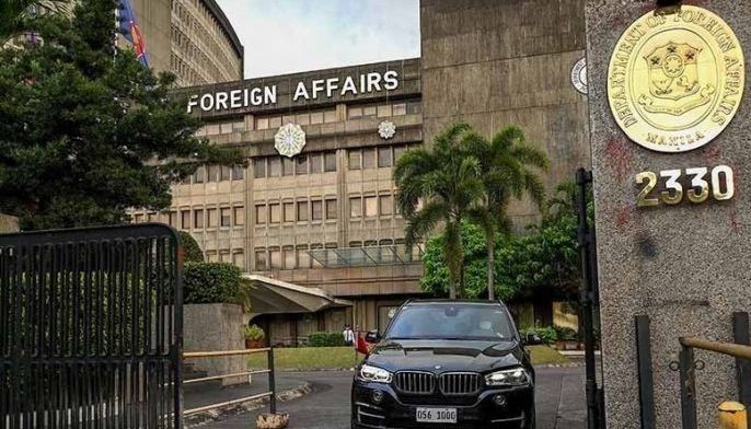 Recruitment sa mga Pinoy sa ibang bansa, bineberipika ng DFA