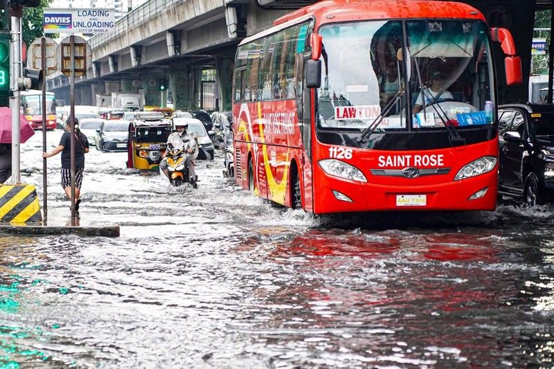 Taas-pasahe sa PUVs namumuro