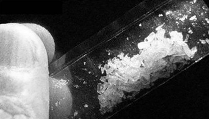 Parcel ng droga, isinuko ng 2 rider sa pulis