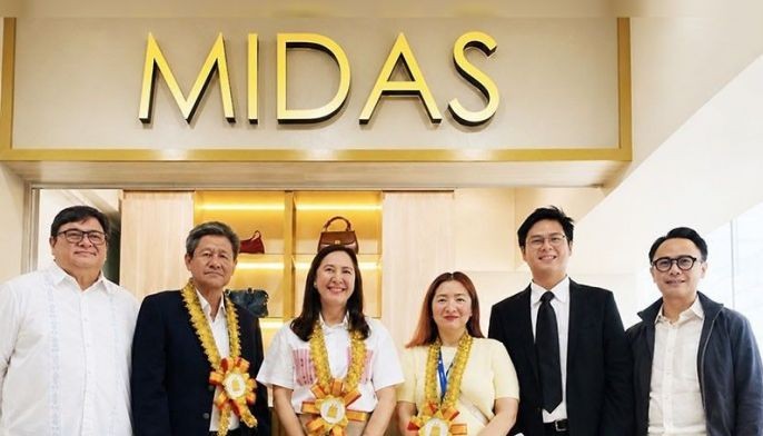 Mayor Joy Belmonte leads opening of leather restoration specialist