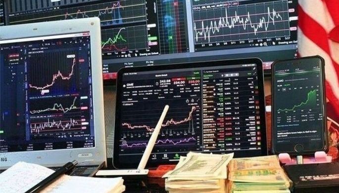 Stocks slip anew on economic growth concerns